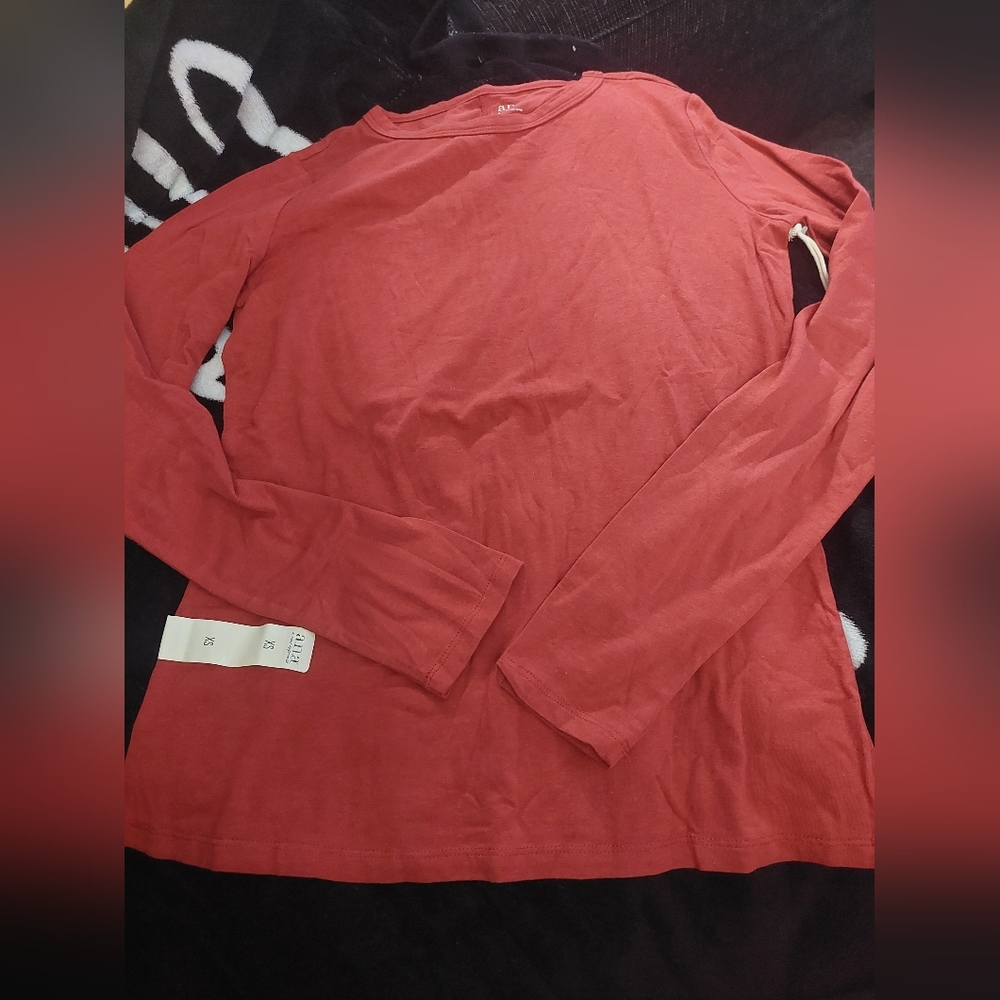Nwt a.n.a. long sleeve crew-neck‎ tee garnet XS